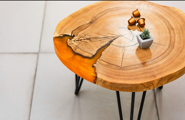 Фото 5 - столы со смолой, а также стабилизированным мхом