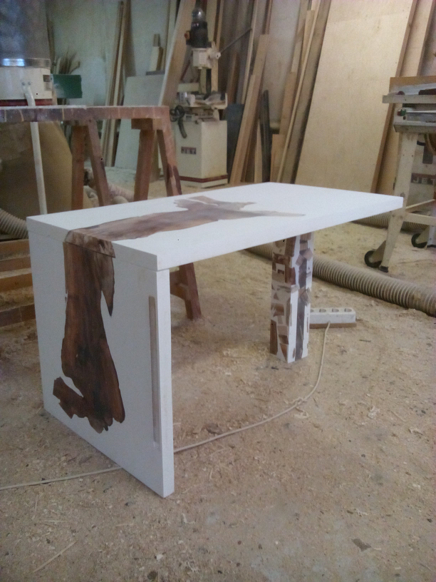 Фото 2 - Изготовление мебели из дерева и полимерной смолы